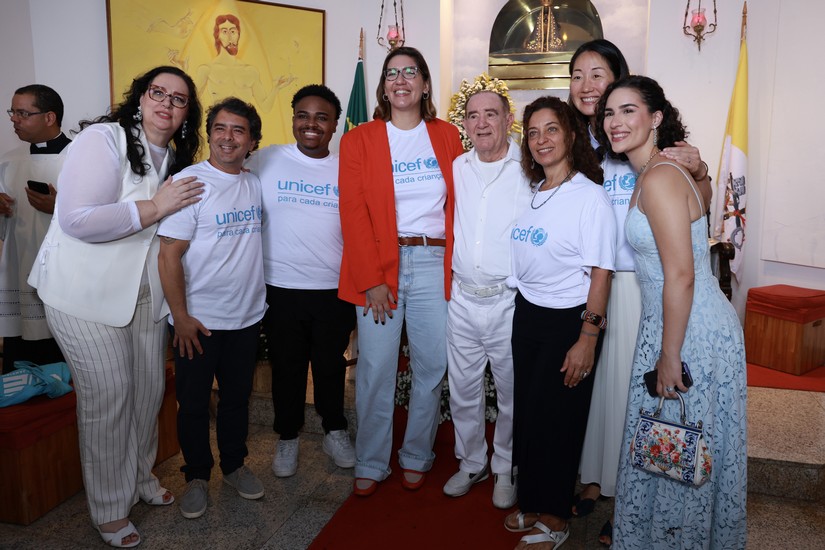 Renato Aragao e familia com o grupo do UNICEF Brasil